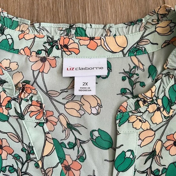 LIZ CLAIBORNE Split Crew Neck Sleeveless Blouse EUC - Picture 8 of 9